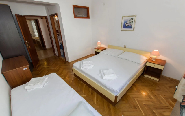 Apartment Prgo - spacious with view & parking: A1 2.kat Makarska, Riviera Makarska