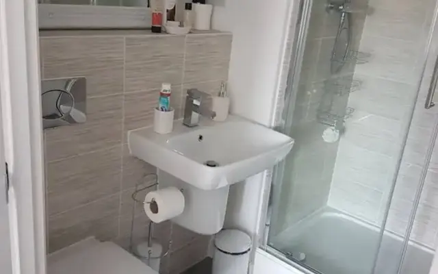 Modern Apartment Minutes From Central London, UK