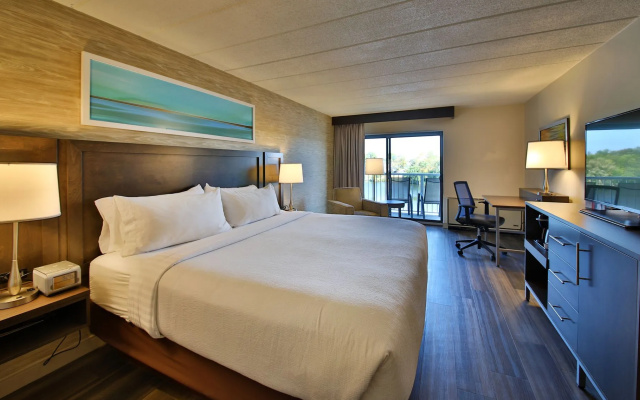 Holiday Inn Peterborough-Waterfront, ON by IHG