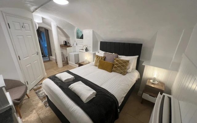 4 Berkeley Sq - YourApartment