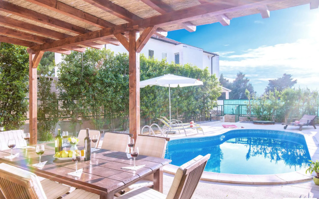 Mare III in Hvar with 4 bedrooms and 1 bathrooms
