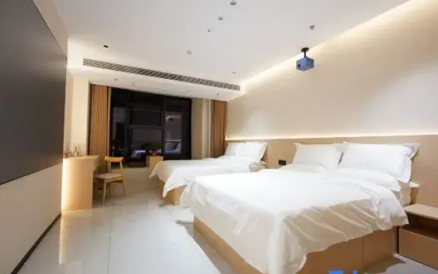 Lan·Jiajing Hotel (Zibo China Ceramics Liuliguan Fuli Wanda Plaza)
