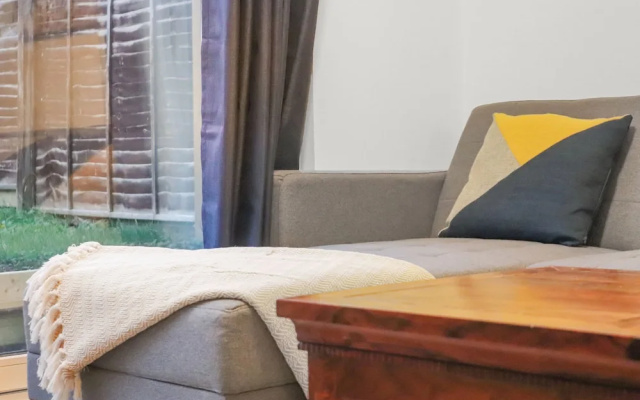 Inviting 2-bed House in Milton Keynes - Netflix