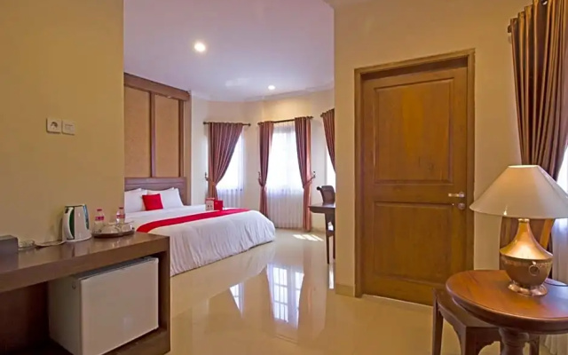 RedDoorz Premium At The Garden Suites Solo