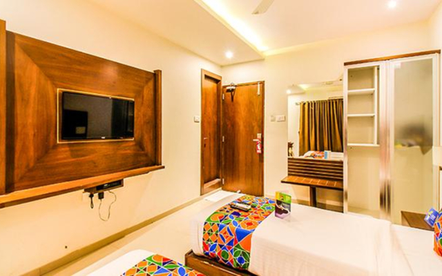 Fabhotel Empire Suite