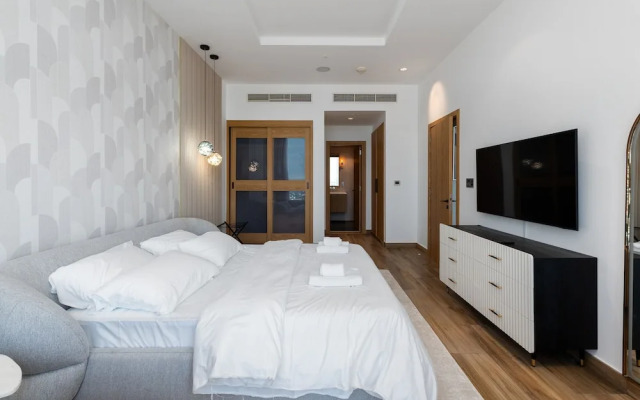 Refined 3BR Apt w Beach Access at The Palm