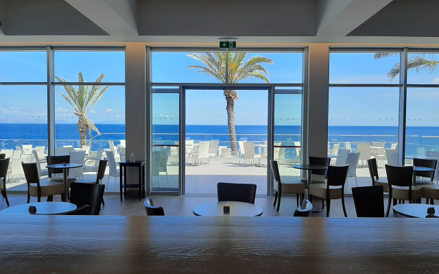 Hotel Roca Mar