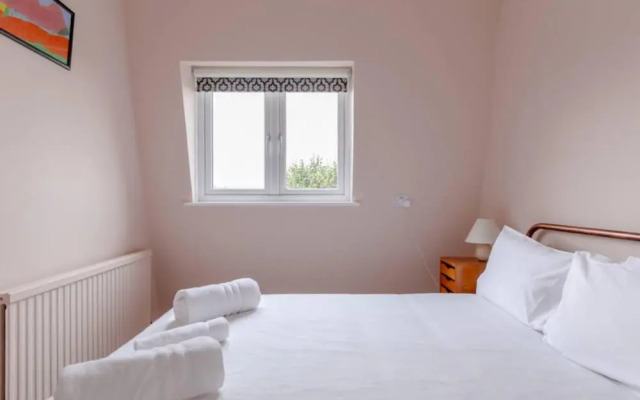Quaint & Cosy 1 Bedroom Flat - Kensington Olympia!