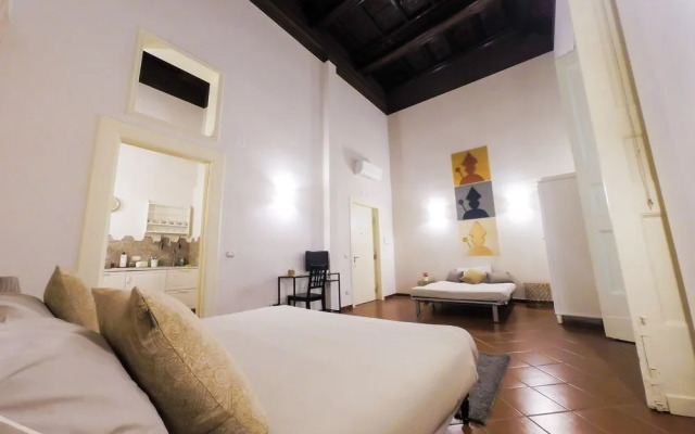 Domus Donnaregina Apartments