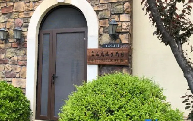 Mr. White Rabbit Guesthouse