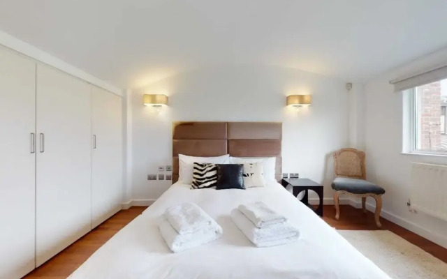 Short let - Penthouse Apartment With West-facing Terrace
