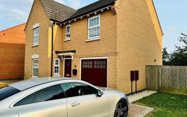 House - Sleeps 8 - Parking - Garden