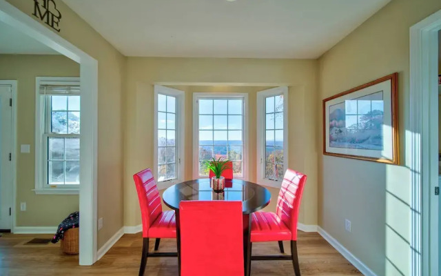 Sunset View 3 BDR Close to Downtown!
