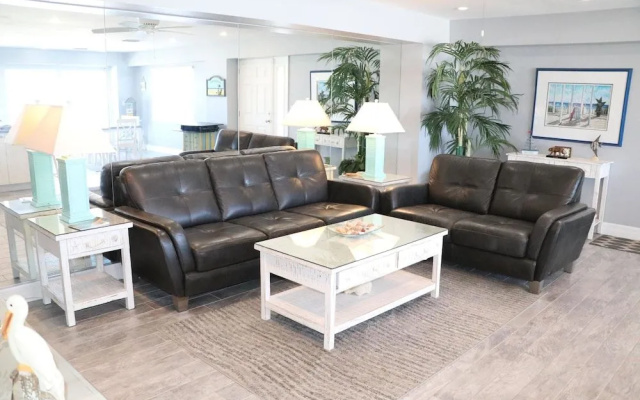 Jamaica Royale 806 - 2 Br Condo