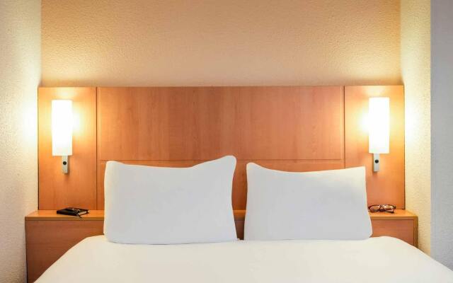 Отель ibis Paris Sacré Coeur Франция, Париж - отзывы, цены и фото номеров - забронировать отель ibis Paris Sacré Coeur онлайн комната для гостей