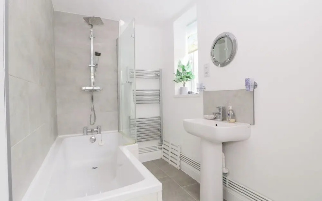 76A Mackworth Road
