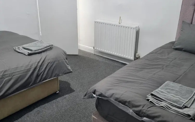 Lovely 2-bed House in Smethwick, Birmingham tn