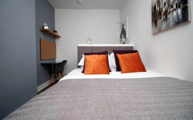 Stylish Home in Port Tennant - 4BR Free Parking!