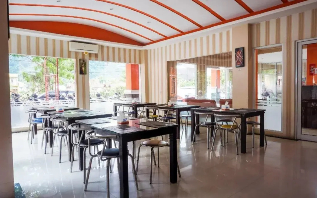 OYO 489 Hotel Triza