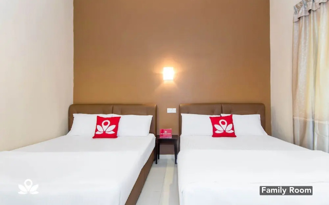 ZEN Rooms Four F Motel