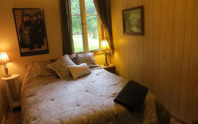 Raylia Cottage