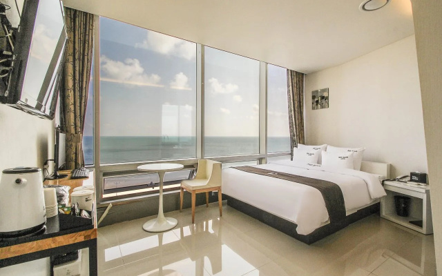 Sky Beach Hotel