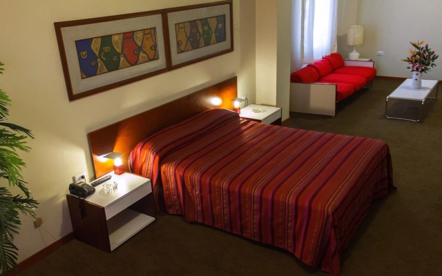 Camino Real Hotel