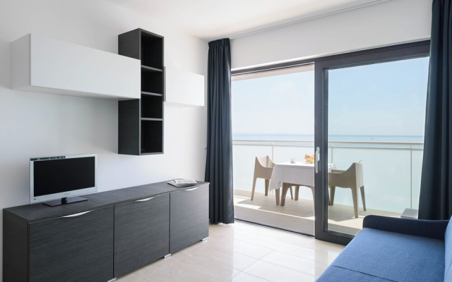 Beachside Flat Equipped With Everything you Need