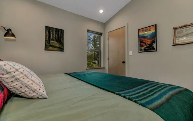 Cozy Laurel Cabin