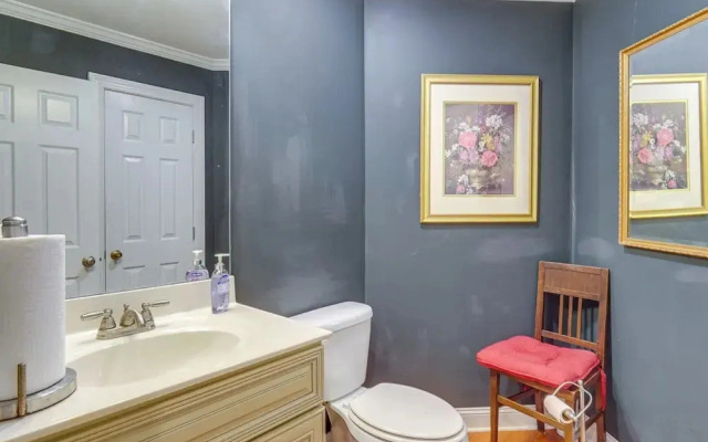 Spacious Lakefront Apt w/ Deck in Fayetteville!