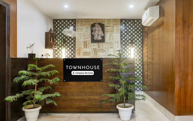 Super Townhouse Sushant Lok Phase 1 Formerly Hotel Neven