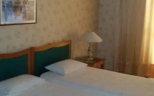 Elman Hotel
