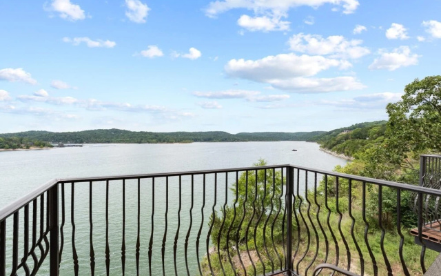 Superior 2 Bedroom Lake View Villa