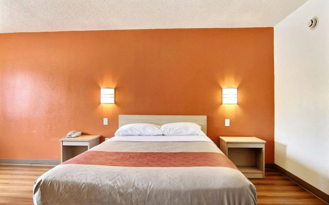 Motel 6 Middleburg Heights, OH - Cleveland