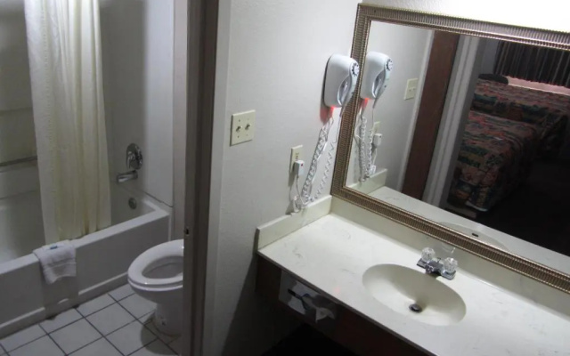 Hallmark Inn and Suites