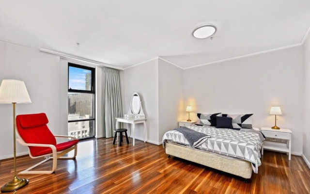 Deluxe Sydney Central Penthouse with Pool and Gym