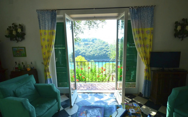 Cozy Holiday Home with private access to the sea