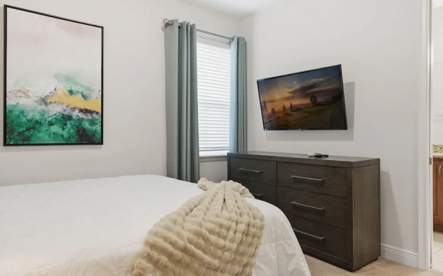 4BR Getaway, Spacious, Beautiful, Great Location