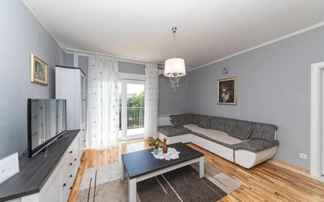 Stunning Apartment in Kastel Kambelovac With 3 Bedrooms and Wifi
