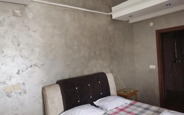 Airport Apartments