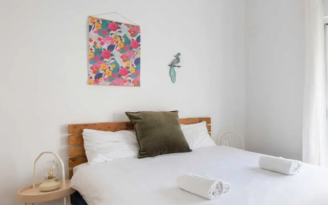 F33 by TLV2RENT