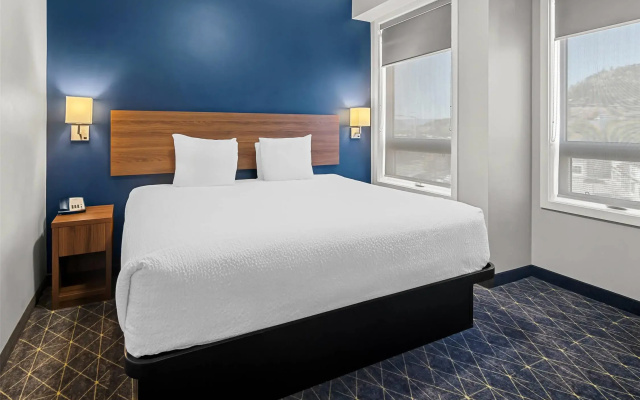 Park Inn by Radisson, Kelowna