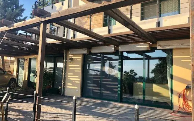 Sea view ground floor 300m from the beach
