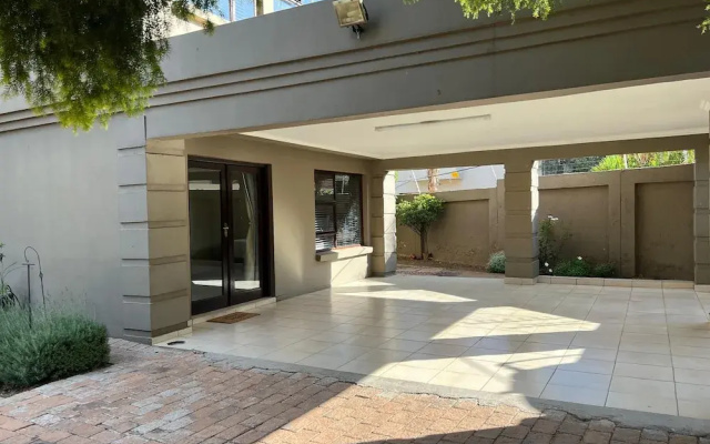 Fourways Luxury 5-Bed Home