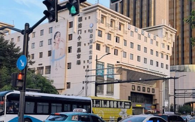 Qianshi Apartment (Shanghai Yuyuan Subway Station Branch)