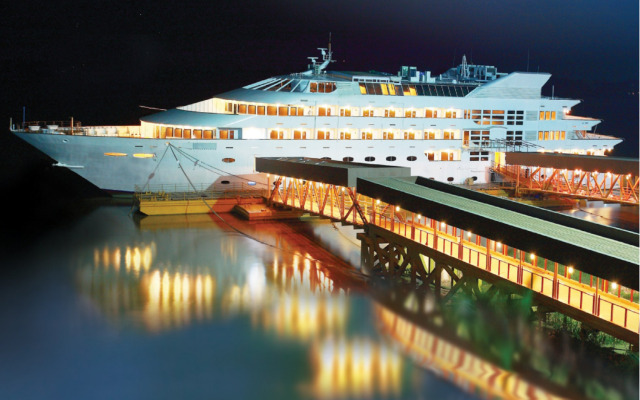Vintage Luxury Yacht Hotel вид на фасад