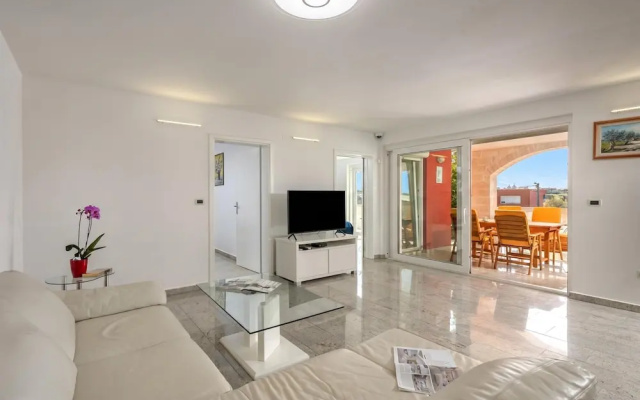 Apartment Ayni With Private Pool