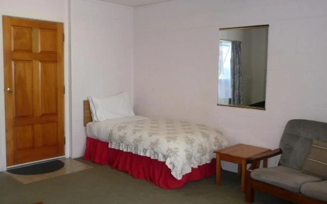 Coachmans Lodge Motel