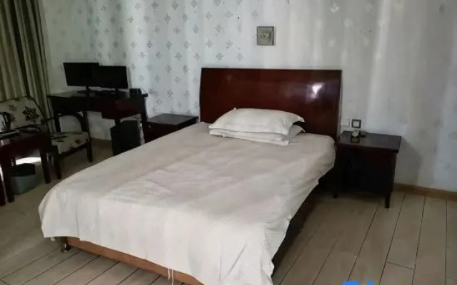Haiyue Express Hotel (Gushi Third Middle School West Asia Plaza)
