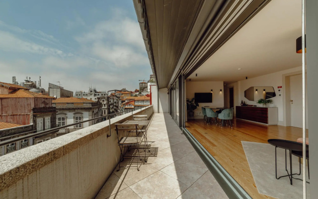 Downtown Penthouse With River View by Vacationy